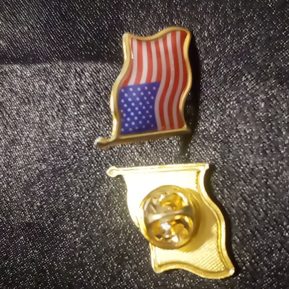 Made in America 2 lapel flag pins. Patriotic show your support.